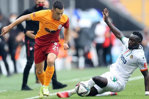 Olimpiu Moruțan (stânga), în Galatasaray - Alanyaspor 0-1 // foto: Facebook @ Galatasaray