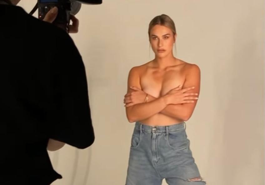 Bielorusa Aryna Sabalenka (24 de ani, 7 WTA) a renunțat la haine într-o ședință foto organizată la New York.