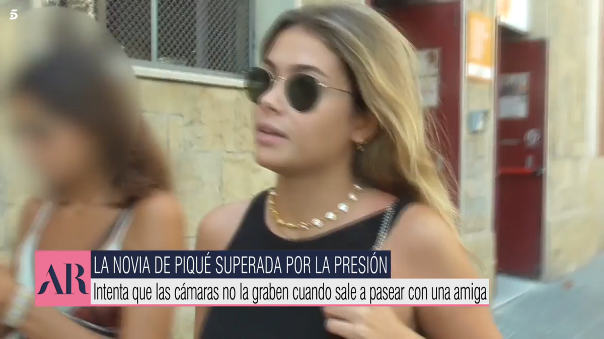 Iubita lui Pique, hărțuită pe străzile din Barcelona » Cum a reacționat Clara Marti