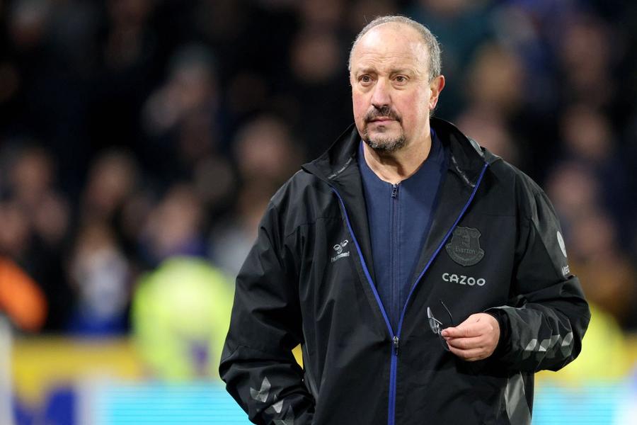 Rafael Benitez, pe vremea când o antrena pe Everton.
FOTO: IMAGO IMAGES Rangers se gândește la un fost antrenor de la Real Madrid » Ianis Hagi ar putea fi pregătit de un nume uriaș