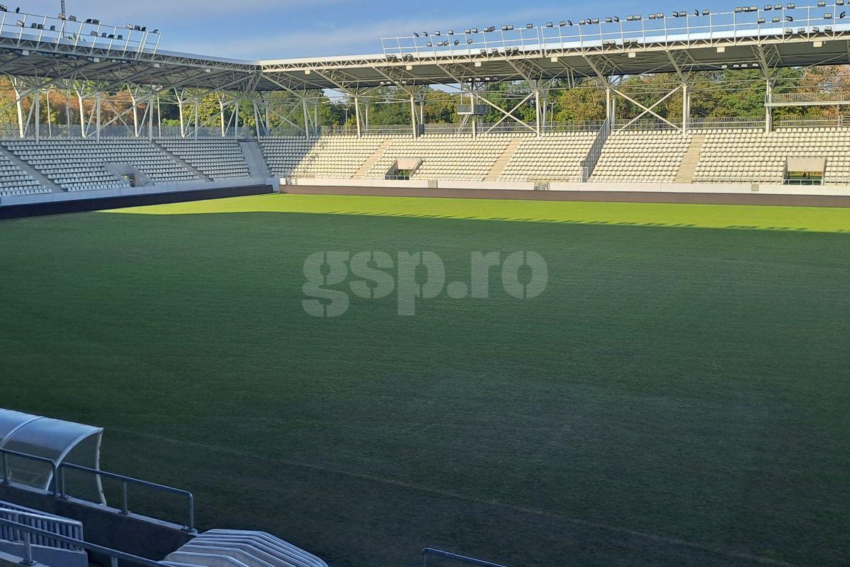 Reporterii GSP au inspectat gazonul de pe „Arc” înainte de Dinamo - Farul » Concluzia? Mai bine puneau tăblițe cu avertismentul „Nu călcați iarba!"