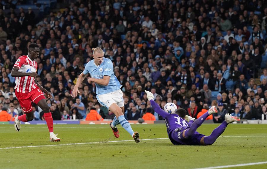 Omri Glazer i-a interzis golul lui Erling Haaland. Foto: Imago Images Erou și gafeur! Portarul Israelului a intrat în istoria Ligii Campionilor! » Dar a și greșit uluitor la un gol în Manchester City - Steaua Roșie