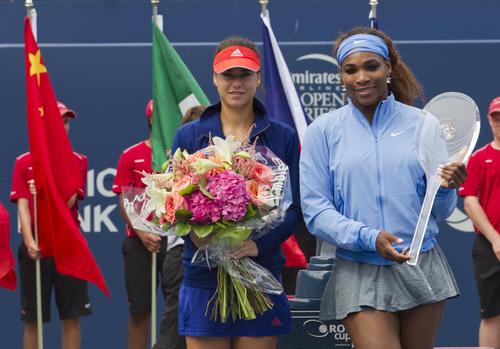 Sorana Cîrstea nu o menajează pe Serena Williams // foto: Imago