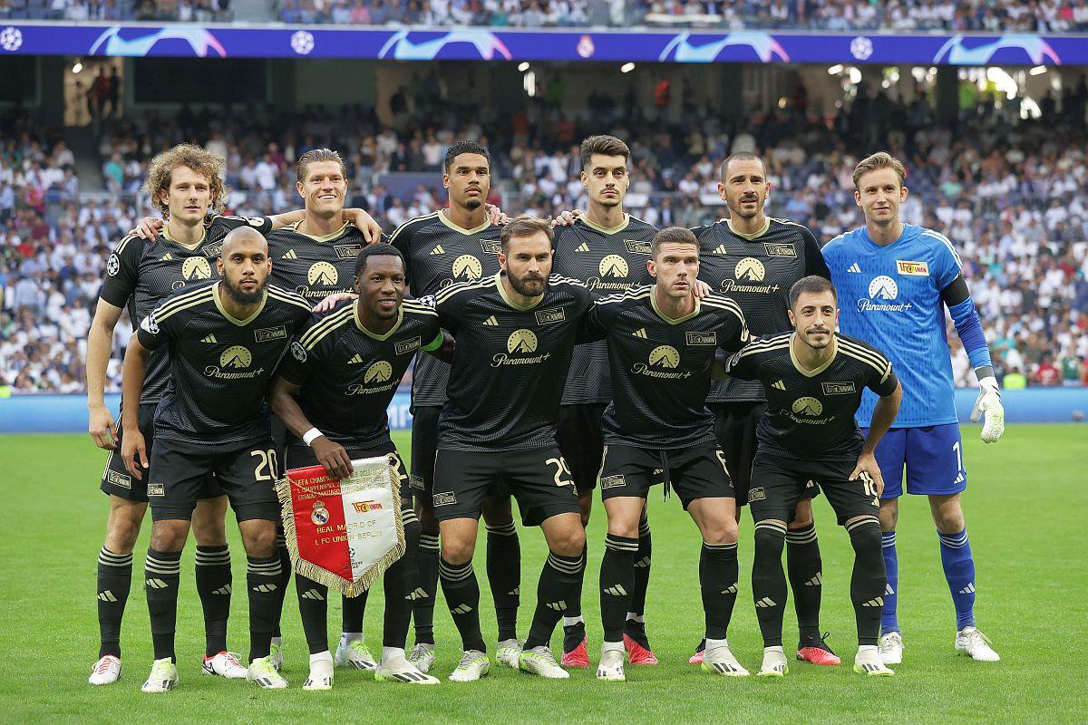 Ilie Dumitrescu dă de pământ cu Manchester United: „Are o exprimare de echipă mică!”