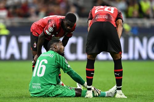 Portarul celor de la AC Milan, Mike Maignan (28 de ani), a ieșit accidentat în minutul 81 al meciului cu Newcastle United, scor 0-0, din prima rundă a fazei grupelor Ligii Campionilor. Acum, goalkeeper-ul francez a aflat cât va lipsi de pe gazon.