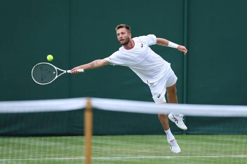 Francezul Corentin Moutet (24 de ani, 122 ATP) vrea să revoluționeze serviciul în tenis.