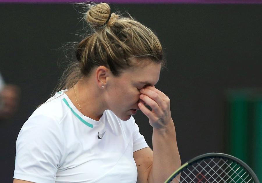 Simona Halep Foto Guliver/GettyImages Experți anti-doping cu păreri diferite în cazul Simona Halep: „A fost norocoasă că a primit doar 4 ani” vs „Care este pragul pentru roxadustat? Unde găsim datele?”
