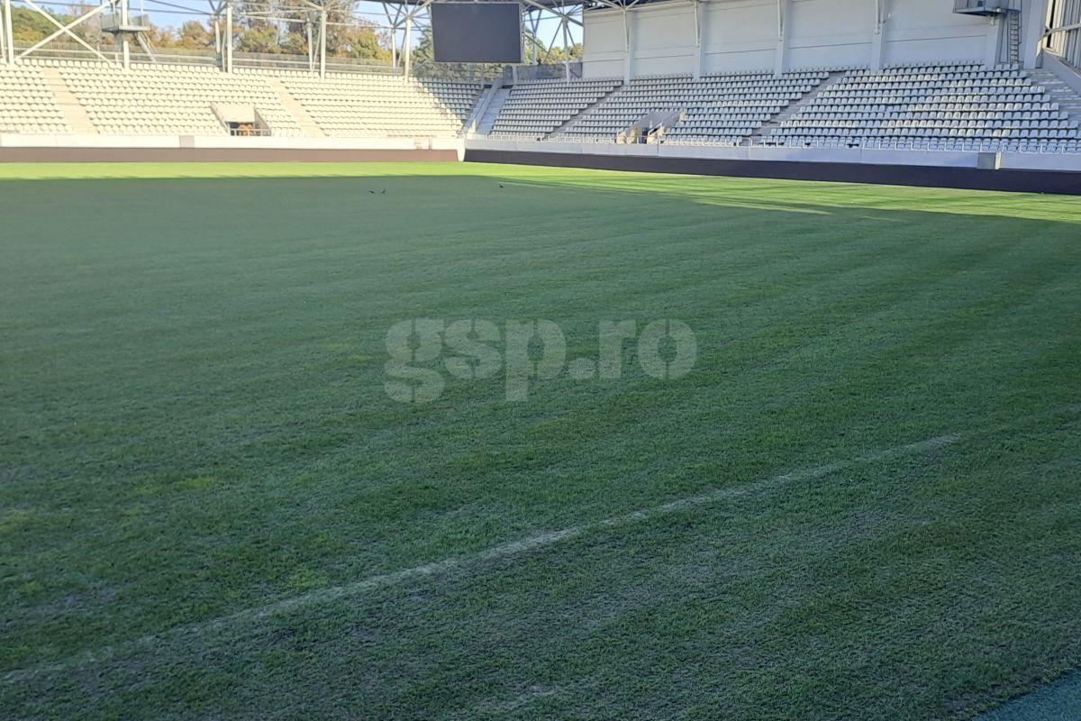 Reporterii GSP au inspectat gazonul de pe „Arc” înainte de Dinamo - Farul » Concluzia? Mai bine puneau tăblițe cu avertismentul „Nu călcați iarba!"