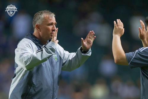 Jeonbuk Hyundai Motors, formația pregătită de Dan Petrescu (55 de ani), s-a impus pe teren propriu, în fața lui Kitchee, campioana sezonului trecut din Hong Kong, scor 2-1, în prima rundă din faza grupelor Ligii Campionilor Asiei.