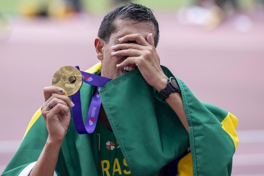 Fostul fotbalist care a devenit campion mondial la Tokyo » Caio Bonfim a câștigat primul aur pentru Brazilia în proba de marș