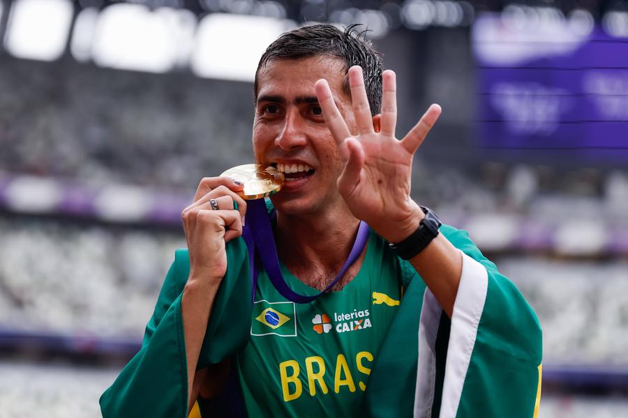 Fostul fotbalist care a devenit campion mondial la Tokyo » Caio Bonfim a câștigat primul aur pentru Brazilia în proba de marș