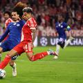 Luis Diaz împotriva lui Marc Cucurella, în Liga Campionilor / Foto: Getty Images