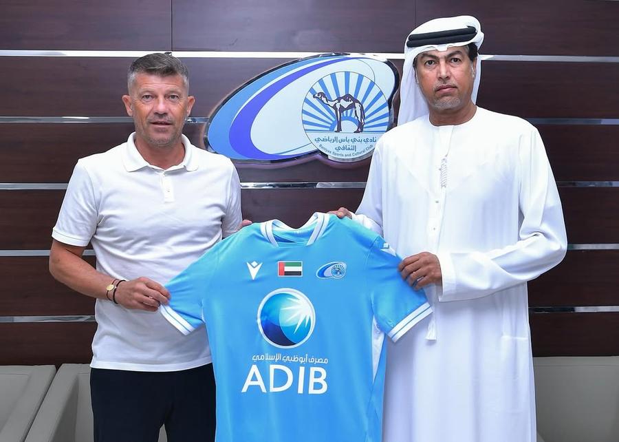 Daniel Isăilă a revenit la Bani Yas. FOTO: Instagram @baniyasclub Daniel Isăilă a semnat și l-a înlocuit pe fostul antrenor al Craiovei