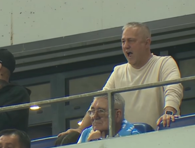 Imagini incredibile pe „Oblemenco”! Mihai Rotaru înjură cot la cot cu galeria: „FCSB - M***!”