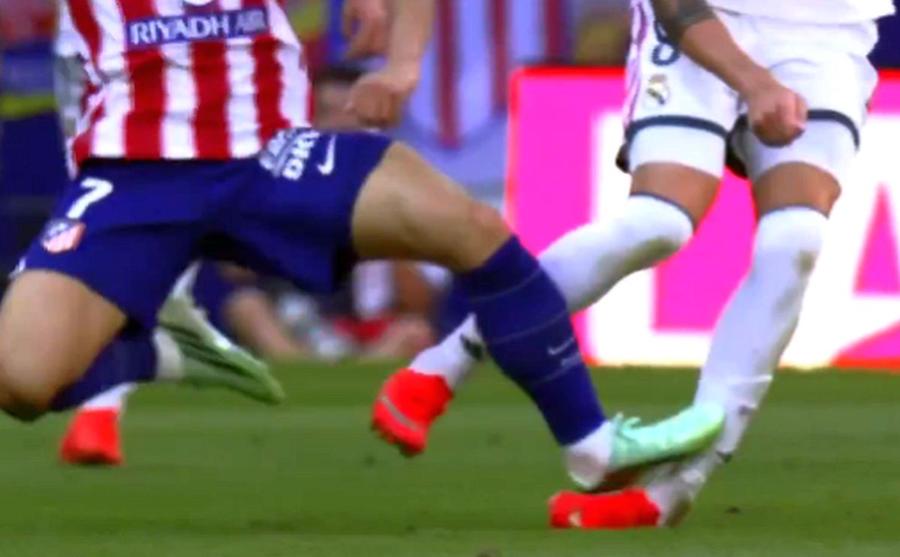 Intrarea lui Kang-In Lee nu a fost sancționată Mourinho și Real Madrid fac un scandal uriaș după 1-2 cu Atletico: „Grețos, La Liga plină de rahat! Negreira e pe aici?”