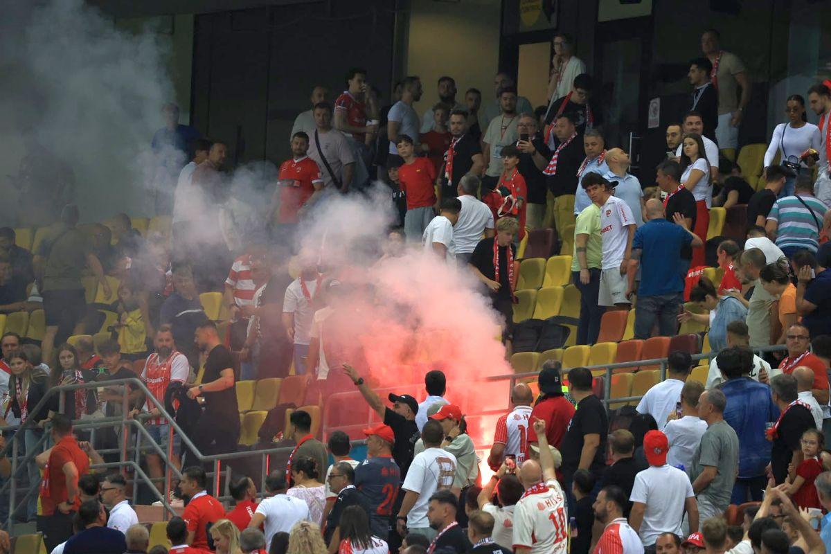 Incidente scandaloase în Dinamo - Farul, provocate de constănțeni: la un pas de o tragedie