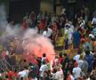 Fanii Farului au aruncat cu torțe în suporterii lui Dinamo