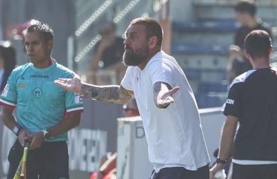 Revoltă contra echipei lui Dan Șucu! » De Rossi, lovit de un obiect aruncat de fani