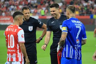 Bătaie pe tunel, la Dinamo - Farul! » Alibec i-a aplicat un cap în figură lui Armstrong și a fost eliminat!