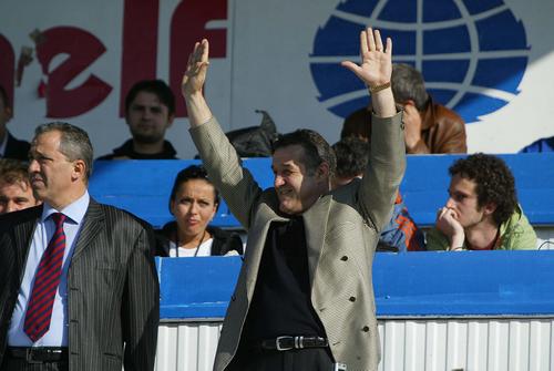 Gigi Becali, la Bistrița, 6 mai 2006. Steaua avea să câștige campionatul o lună mai târziu. Foto: Gazeta Sporturilor