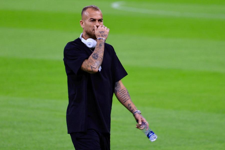 Alibec a comis-o din nou Bătaie pe tunel, la Dinamo - Farul! » Alibec i-a aplicat un cap în figură lui Armstrong și a fost eliminat!
