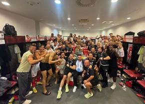 „Brațe de campioni!” » Nicolescu și Tarbă s-au încordat la cameră, în vestiar, după 4-0 cu Farul