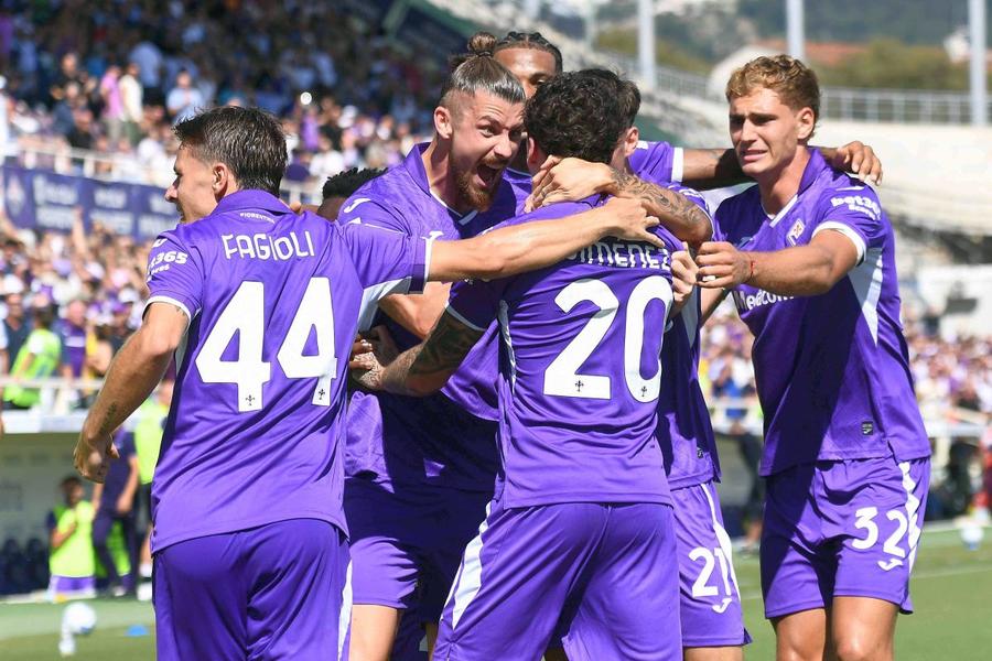 Radu Drăgușin, integralist în Fiorentina - Napoli // foto: Imago Images Radu Drăgușin și-a spălat toate păcatele debutului: „Fiorentina și-a descoperit un lider. Dragon de poveste”