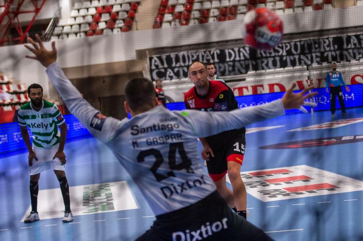 DINAMO - SPORTING LISABONA 25-27. „Dulăii” au pierdut la debutul în EHF European League!