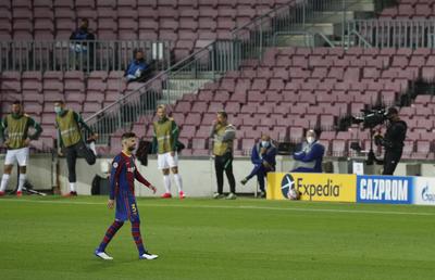 BARCELONA - FERENCVAROS. Pique, gest de neînțeles! ROȘU direct la 3-0 și ratează confruntarea cu Juventus