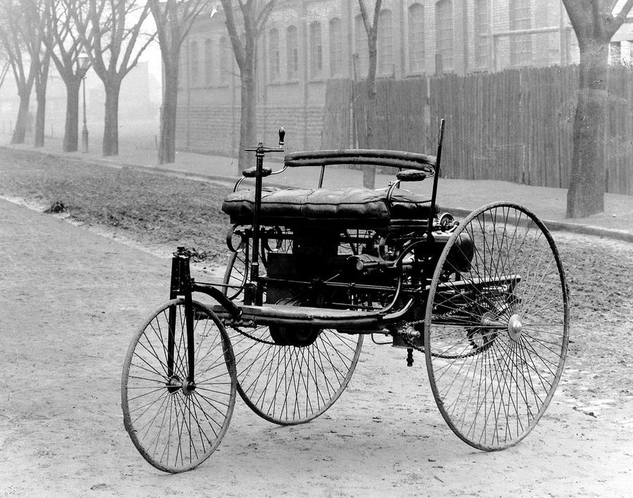 Au existat mașini electrice încă din 1917? Povestea fascinantă a unei imagini care face înconjurul lumii