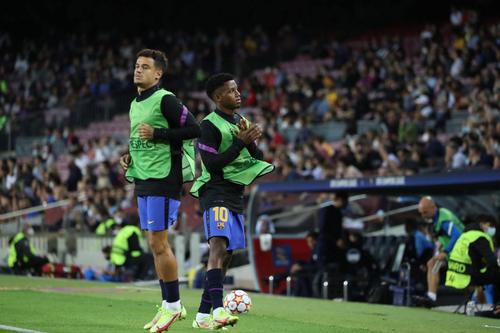 Ansu Fati, 18 ani, a fost ovaționat la scenă deschisă în momentul în care a ieșit la încălzire în meciul cu Dinamo Kiev din Liga Campionilor.