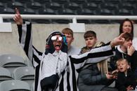 Newcastle, apel către fani: „Nu mai veniți la stadion îmbrăcați în haine arăbești!”
