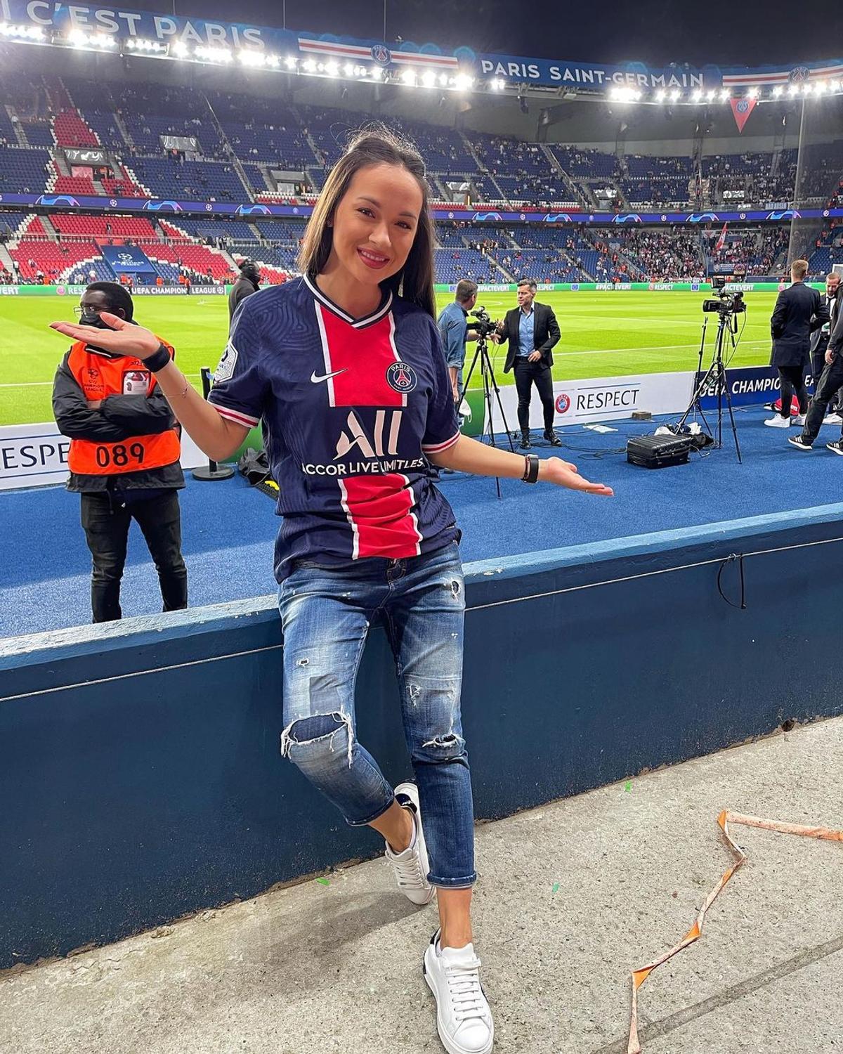 Fotografia cu Denis Alibec la bustul gol care a pus-o pe Vlăduța Lupău în dificultate: „E ăsta care-a plecat acum, nu? Dennis Man?”