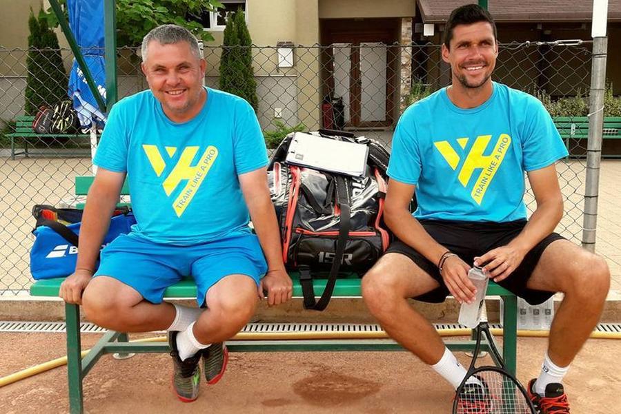 Firicel Tomai, în stânga, alături de Victor Hănescu / Sursă foto: Facebook Fostul antrenor al Simonei Halep e încrezător: „E favorită cu Iga Swiatek și cred că va câștiga turneul” » Ce argumente are