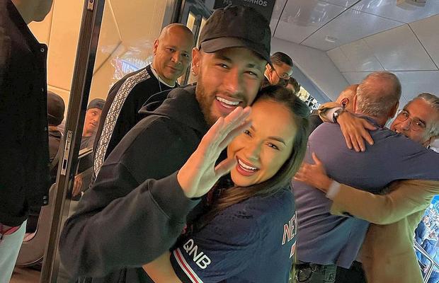 Vedeta din Romania care s-a luat în brațe cu Neymar pe stadion: „Îmi trimit copilul să joace la Paris"