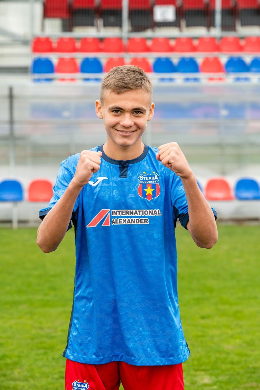 Trei tineri jucători de la CSA Steaua convocați în premieră la loturile U17 și U18