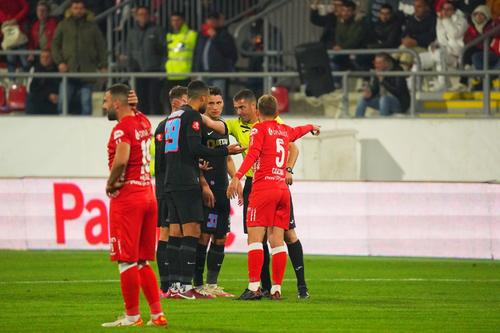 Mihai Stoica (57 de ani), managerul general al celor de la FCSB, cere ca Adrian Cojocaru (42 de ani) să nu mai arbitreze niciodată un meci al vicecampioanei.