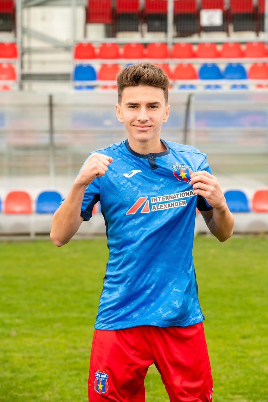 Trei tineri jucători de la CSA Steaua convocați în premieră la loturile U17 și U18
