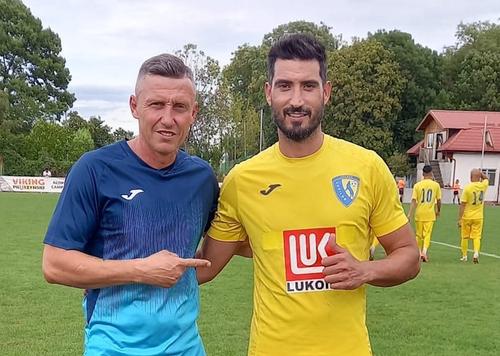 Hamza Younes (dreapta) este acuzat că și-a snopit în bătaie un prieten.