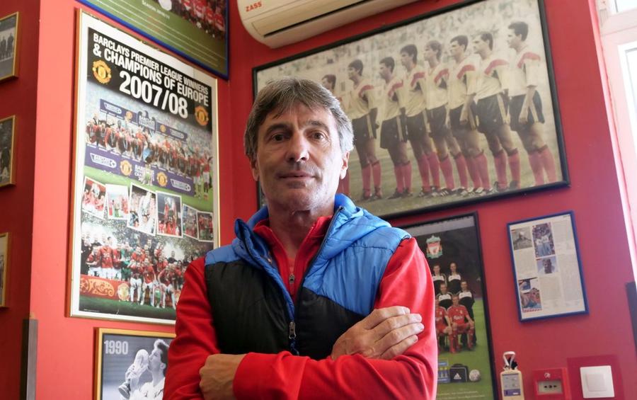 La Banu Sport, clubul unde joacă tenis, pozele cu Iosif Rotariu te întâmpină de la intrare Roti, omul bionic » La 60 de ani și după o operație pe creier, Iosif Rotariu oferă lumii întregi un exemplu: „Dacă nu merg la sală trei zile, mă simt mai bătrân cu 20 de ani”