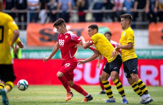 Golgeterul lui Dinamo locuiește la Săftica și povestește cum a reacționat când a primit oferta „câinilor”: „E unic în viață să joci pentru acest club”