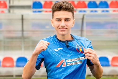 Răzvan Florea este golgeterul campionatului, cu 15 reușite (7 numai în prima repriză cu Buzăul, pe care Steaua a învins-o cu 13-0!).