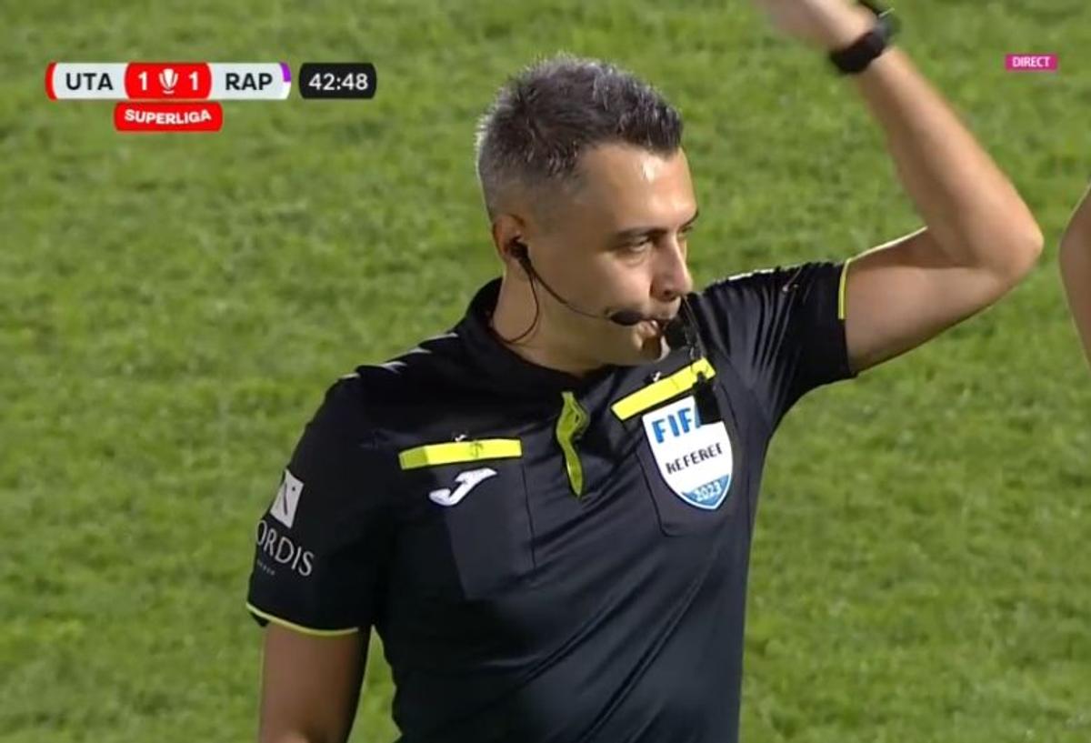 Fază la limită în UTA - Rapid: Andrei Borza respinge de pe linia porții