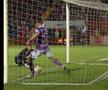 Fază la limită în UTA - Rapid: Andrei Borza respinge de pe linia porții