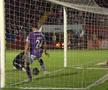 Fază la limită în UTA - Rapid: Andrei Borza respinge de pe linia porții
