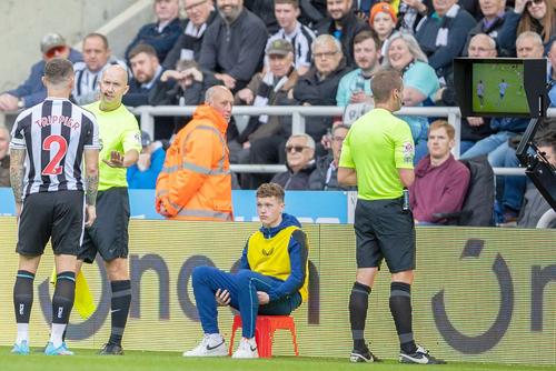 Arbitri-robot în Premier League?! Federația engleză vrea mai multă tehnologie. Foto: Imago Images