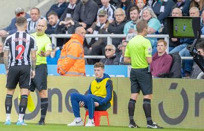Arbitri-robot în Premier League?! Federația engleză vrea mai multă tehnologie