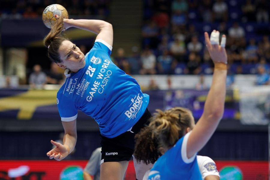 Monika Kobylinska, fostă la Brest, în acțiune în tricoul celor de la CSM București Foto Cristi Preda Monika Kobylinska a schimbat-o pe CSM București cu Gloria Bistrița: „Sunt fericită că am rămas în România, într-o ligă foarte puternică”