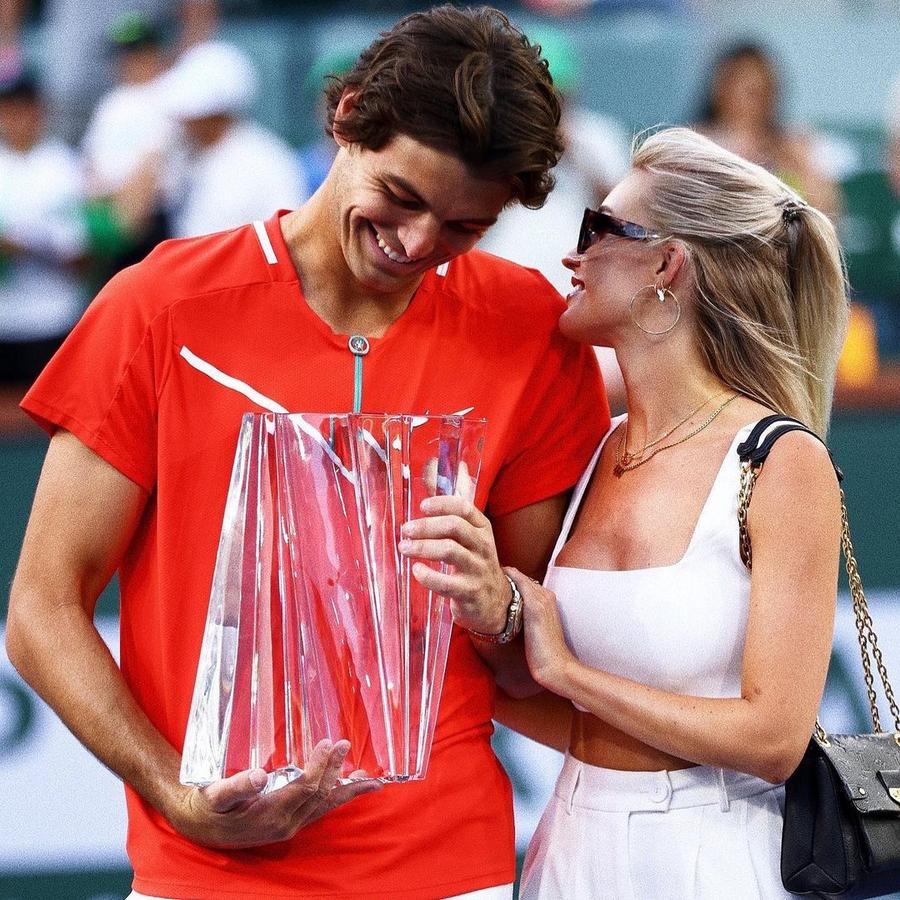Fritz și Riddle cu trofeul de la Indian Wells 2022 Foto Instagram Beckham și Victoria ai tenisului » Numărul 10 mondial: „Nu e mare lucru să fii model, trebuie doar să mergi și să ai fața imobilă”