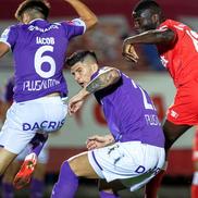 Fotbaliștii „Bătrânei Doamne” au dus lupte grele cu cei ai Rapidului / Sursă foto: Facebook@ UTA Arad